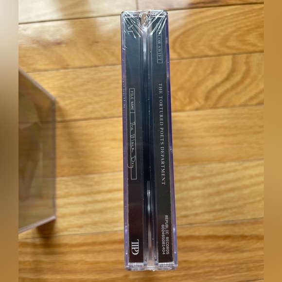 The Tortured Poets Department Collector’s Edition Deluxe CD “The Black Dog” - Picture 5 of 5